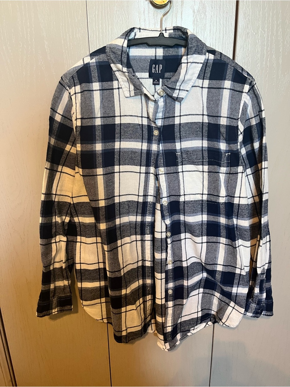GAP Women’s Blue and White Plaid Flannel Button Down Shirt